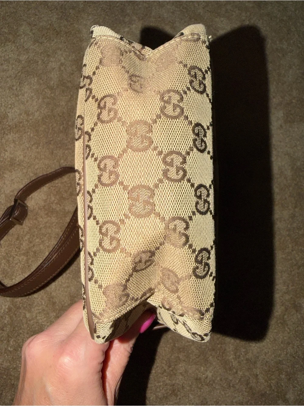 Gucci compact messenger